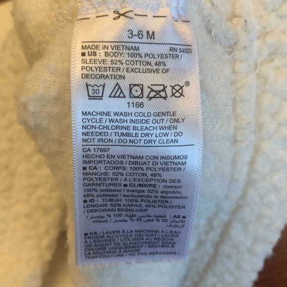 Old navy sweatshirt with bunny - Picture 6 of 6